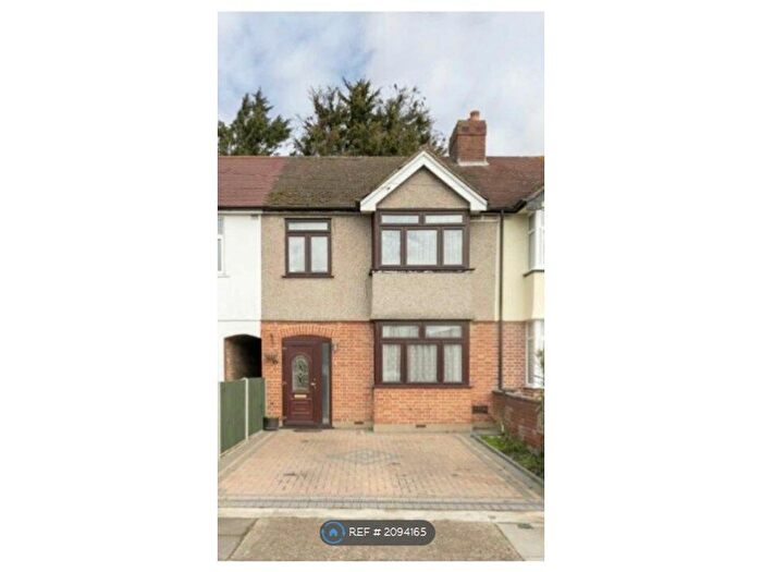 3 Bedroom End Of Terrace House To Rent In Cross Road, Feltham, TW13