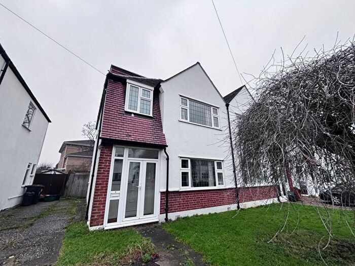 4 Bedroom Semi-Detached House To Rent In Carisbrooke Road, Bromley, BR2