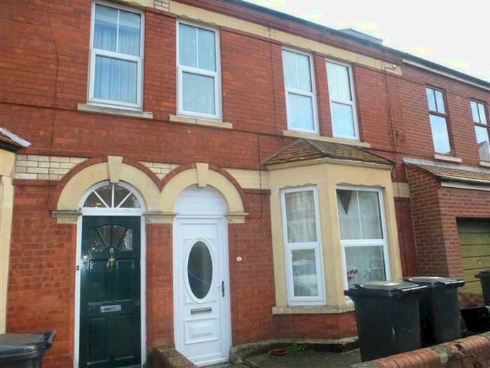 1 Bedroom Flat To Rent In Crofton Avenue, Yeovil, BA21