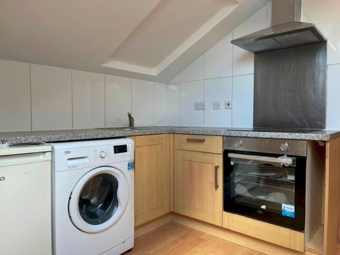 2 Bedroom Flat To Rent In Manor Road, Wallington, SM6