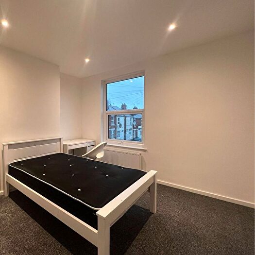 2 Bedroom Property To Rent In Russell Road, Nottingham, NG7