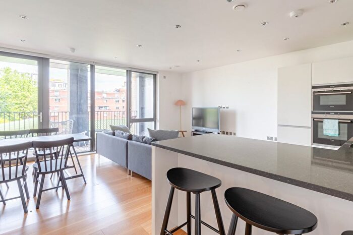 2 Bedroom Flat To Rent In Faraday Road, London, W10