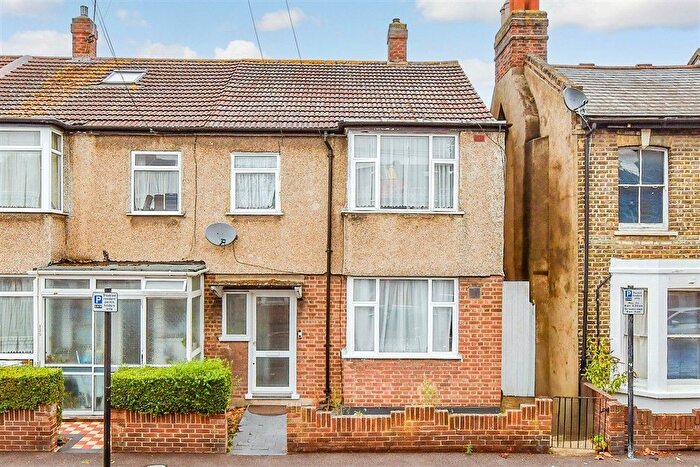 3 Bedroom Terraced House For Sale In Colegrave Road, London, E15