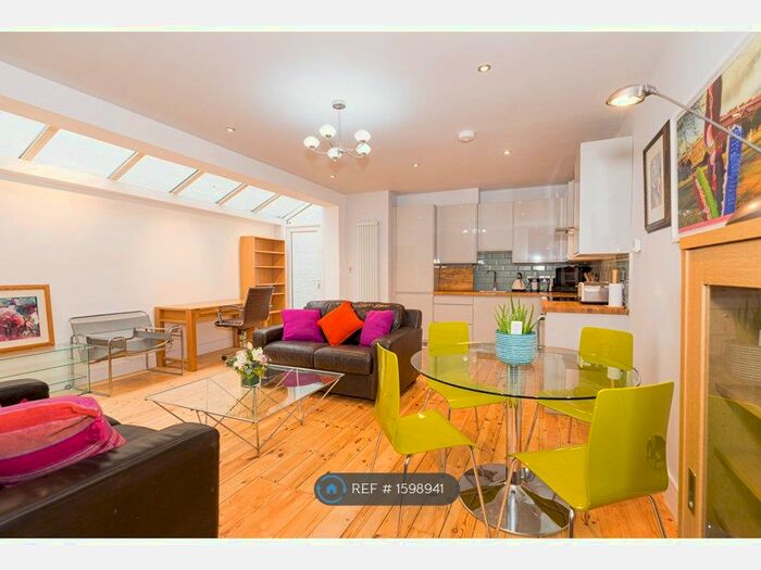 2 Bedroom Flat To Rent In Balham High Road, London, SW12