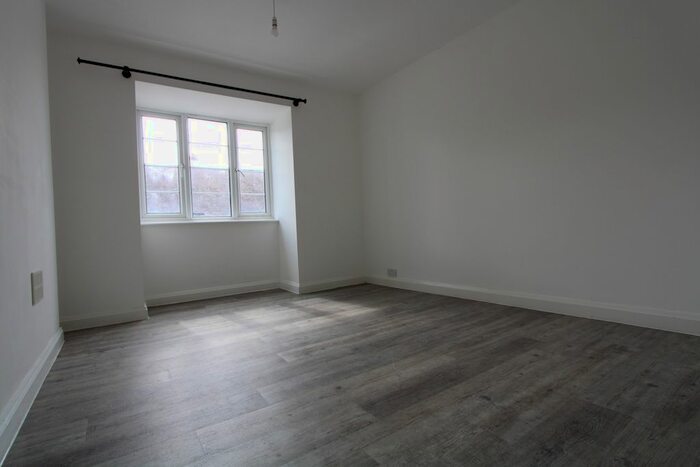 2 Bedroom Flat To Rent In Barrow Road, Streatham, SW16