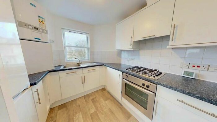 2 Bedroom Flat To Rent In Lakers Rise, SM7