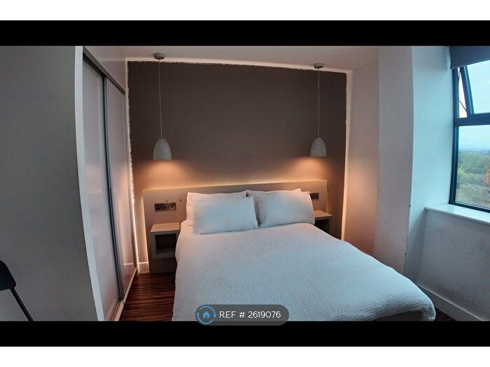 3 Bedroom Flat To Rent In West Point, Manchester, M16
