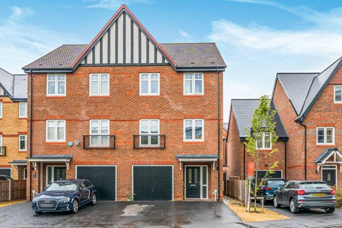 4 Bedroom Semi Detached House For Sale In Roman Way, Beckenham, BR3