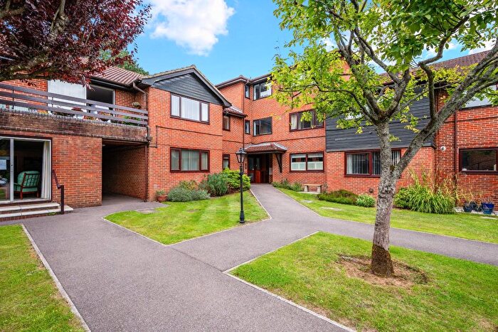 2 Bedroom Flat For Sale In Tadworth Street, Tadworth, KT20