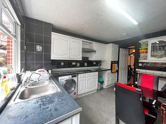 4 Bedroom End Of Terrace House To Rent In Clifton Way, London, SE15