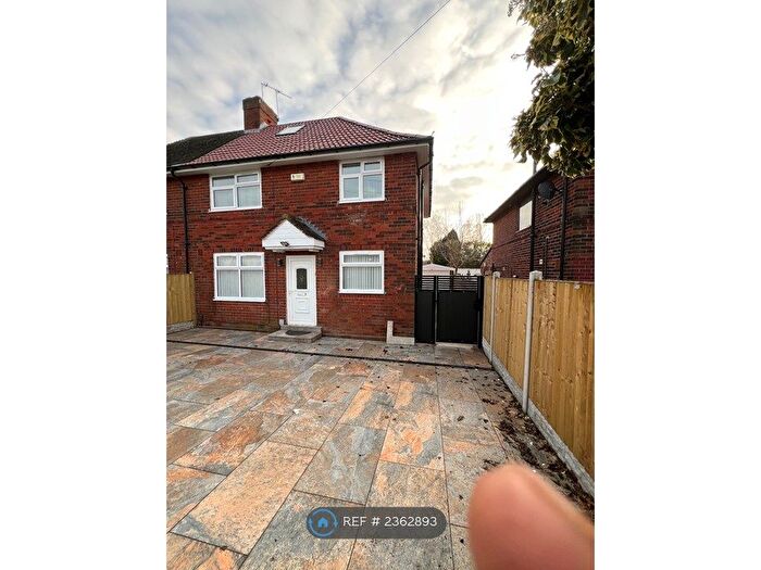 4 Bedroom Semi-Detached House To Rent In Belle Isle Road, Leeds, LS10