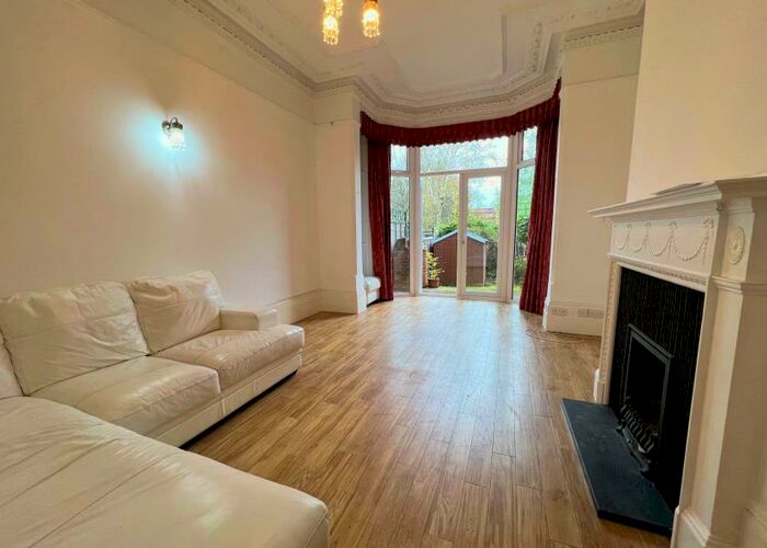 2 Bedroom Flat To Rent In Holden Road, North Finchley, London, N12
