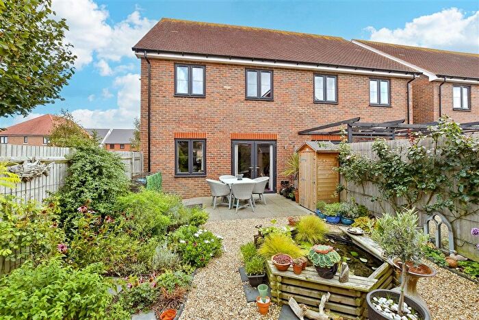 3 Bedroom Semi-detached House For Sale In Quinn Close, Deal, Kent, CT14