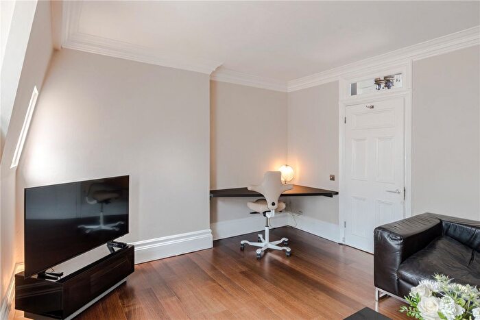 1 Bedroom Flat For Sale In Great Portland Street, Fitzrovia, London, W1W