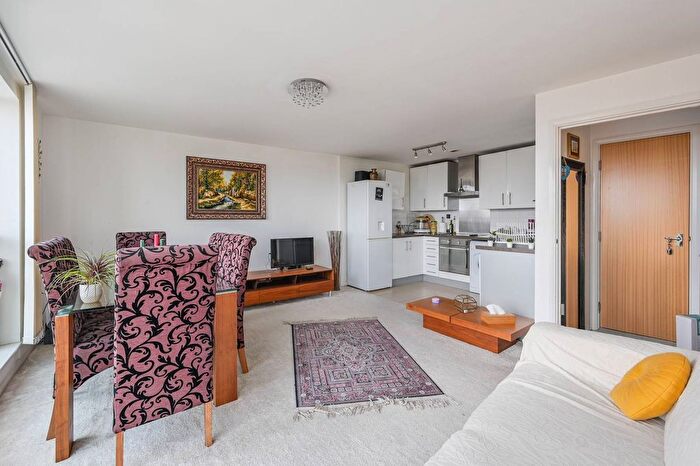 2 Bedroom Flat To Rent In Vauxhall, Vauxhall, London, SW8