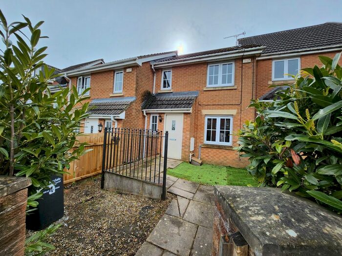 3 Bedroom Town House To Rent In Cobblestones Drive, Illingworth, HX2