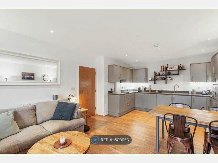 2 Bedroom Flat To Rent In Boundaries Road, London, SW12