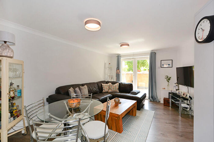 2 Bedroom Apartment To Rent In Cypress House, Woodland Crescent, SE16