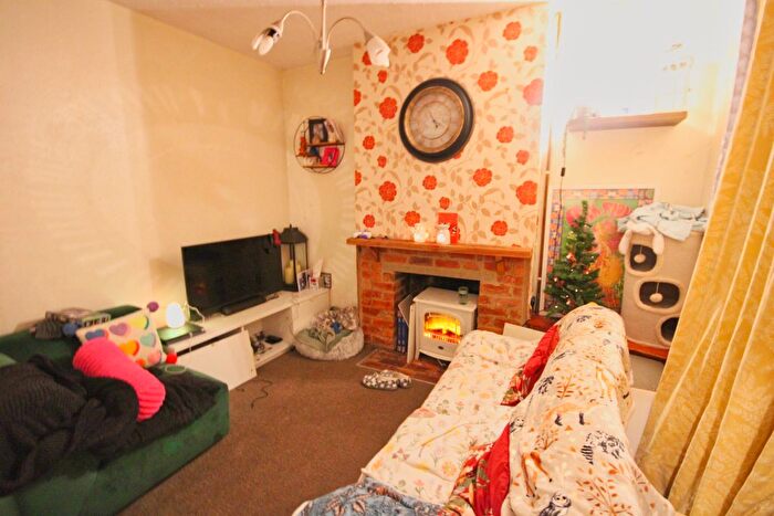 2 Bedroom End Terrace House For Sale In Wood Street, Kettering, NN16