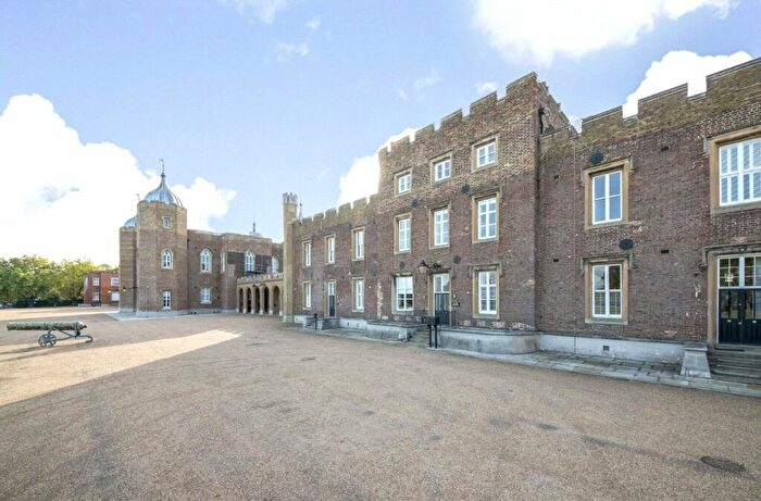 3 Bedroom Apartment To Rent In Wellesley Road, Woolwich, SE18