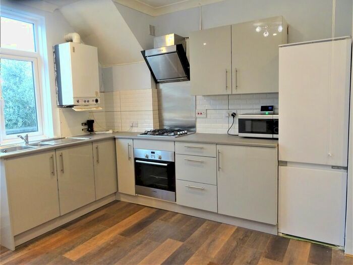 2 Bedroom Flat To Rent In Heath Road, Hounslow, TW3