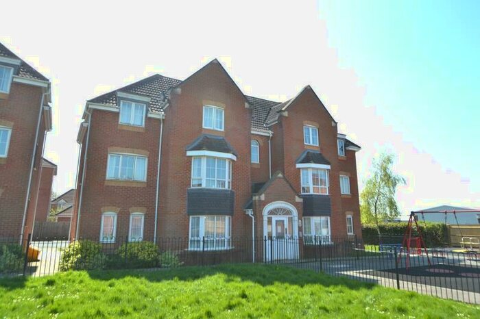 2 Bedroom Flat To Rent In Kings Chase, Andover, SP10