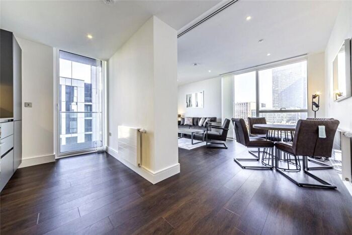 2 Bedroom Flat To Rent In Harbour Way, Canary Wharf, E14