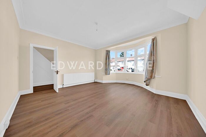 4 Bedroom Semi Detached House To Rent In Beehive Lane, Gants Hill, IG1