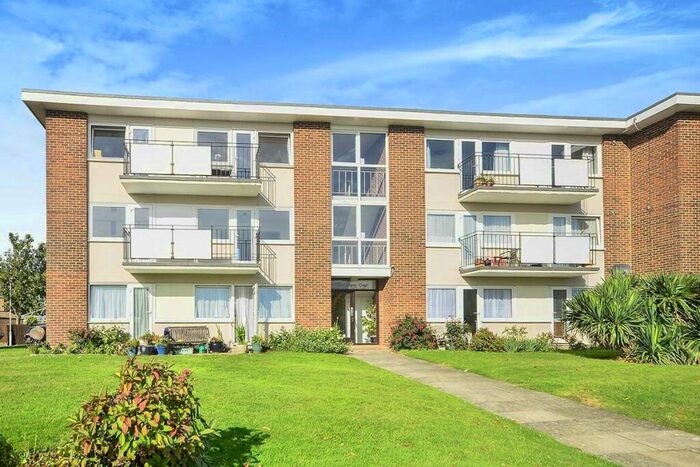 2 Bedroom Flat To Rent In Lord Warden Avenue, Walmer, Deal, Kent, CT14