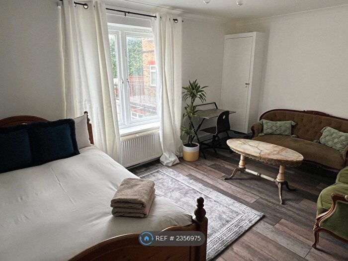 2 Bedroom Flat To Rent In Brooksbys Walk, London, E9