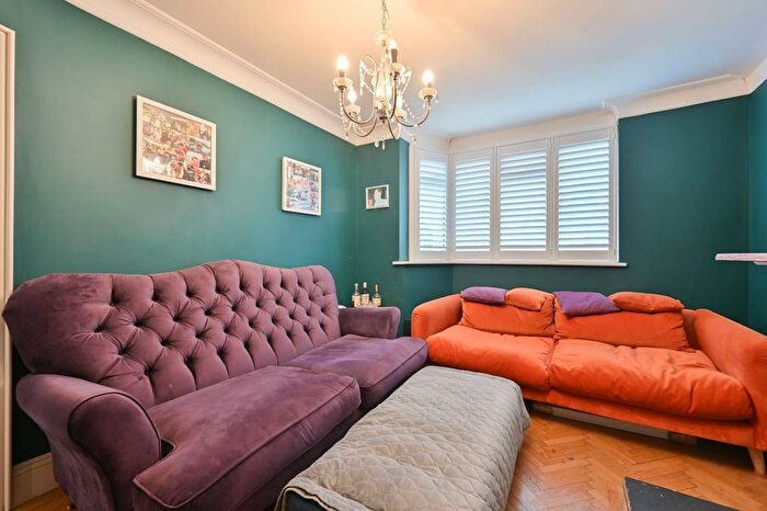 3 Bedroom Semi-detached House For Sale In Melbourne Road, Bushey, WD23