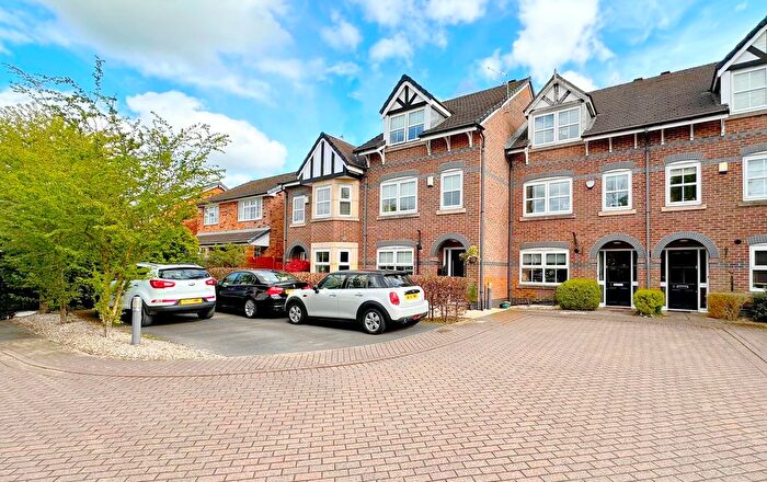 4 Bedroom Terraced House For Sale In Birchvale Close, Poynton, SK12
