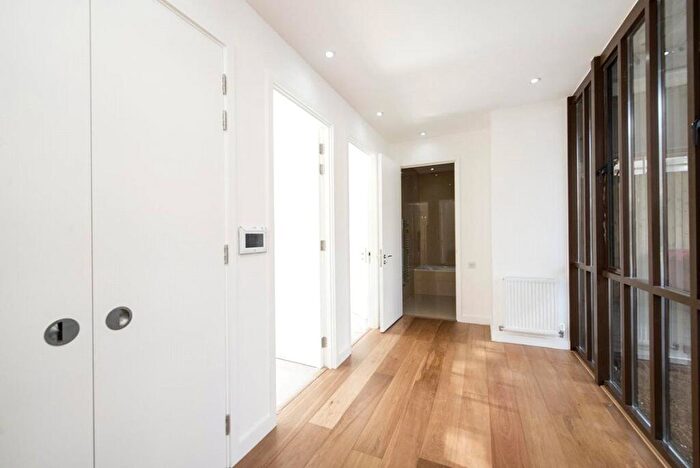 2 Bedroom Apartment For Sale In Cabanel Place, Lambeth, London, SE11 - Photo 7