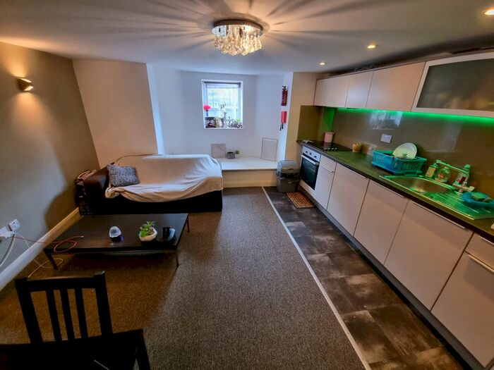 2 Bedroom Flat To Rent In Upper Brook Street, Manchester, M13