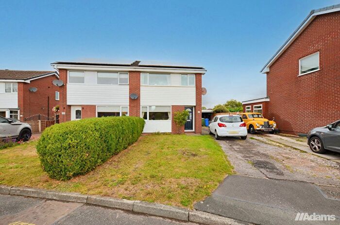 3 Bedroom Semi-detached House For Sale In Buttermere Grove, Beechwood, WA7