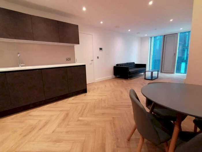 2 Bedroom Apartment To Rent In Elizabeth Tower, Silvercroft Street, Manchester, M15