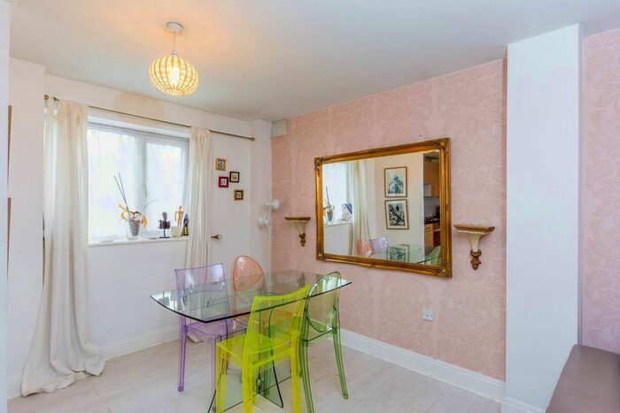 1 Bedroom Flat To Rent In Temeraire Place, Kew Bridge, Brentford, TW8