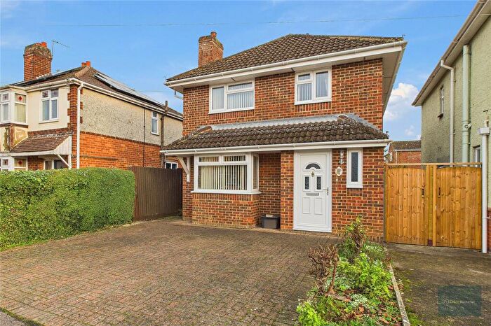 3 Bedroom Detached House For Sale In Kenilworth Gardens, Melksham, SN12