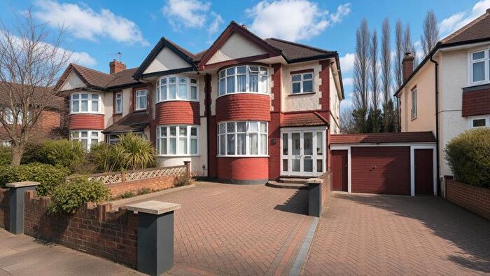 3 Bedroom Semi Detached House For Sale In Birchen Grove, London, NW9