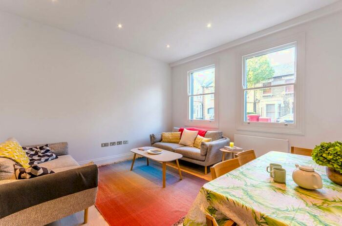 3 Bedroom Flat To Rent In Avenell Road, Islington, London, N5