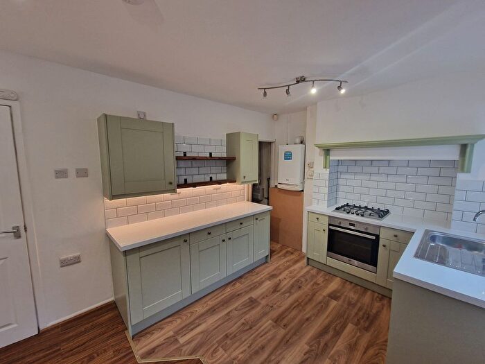 3 Bedroom Semi-Detached House To Rent In Highlands Grove, Bradford, West Yorkshire, BD7