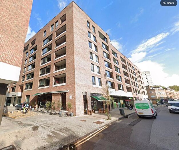 3 Bedroom Flat To Rent In Cremer Street, Haggerston, Hackney, Uk, E2