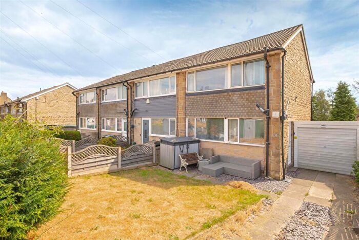 3 Bedroom End Of Terrace House For Sale In Durlston Terrace, Wyke, Bradford, BD12