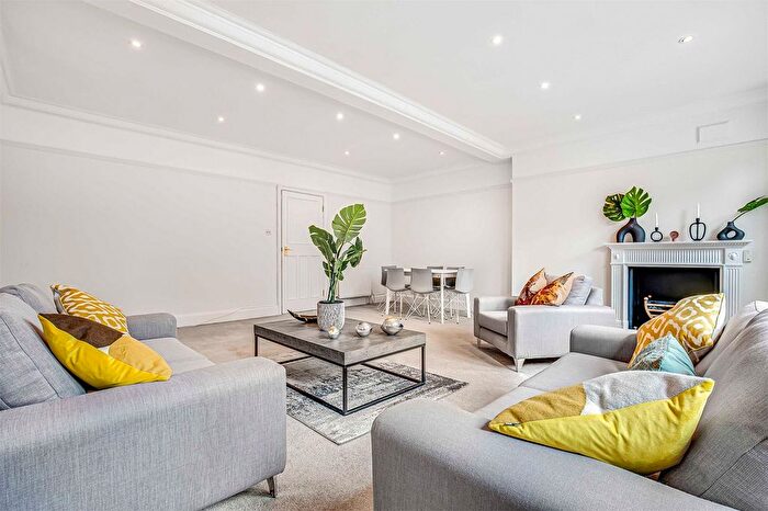 3 Bedroom Flat To Rent In Wimpole Street, Marylebone, London, W1G