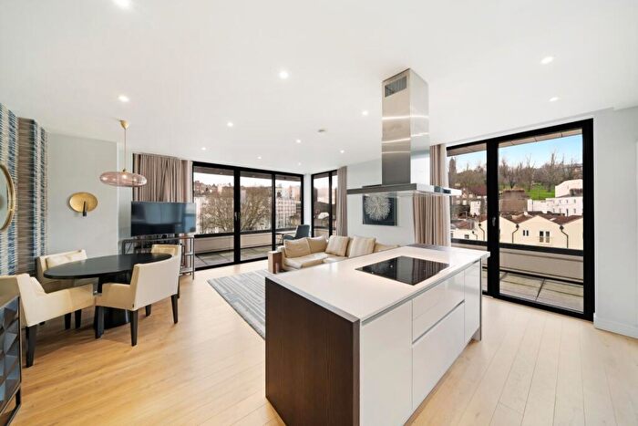 3 Bedroom Flat For Sale In New Retort House, Lime Kiln Road, Bristol, Gloucestershire, BS1