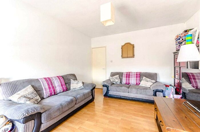 3 Bedroom Flat To Rent In Barbican Road, Greenford, Middlesex, UB6