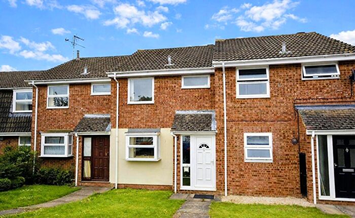 2 Bedroom Terraced House For Sale In Coniston Road, Linslade, LU7
