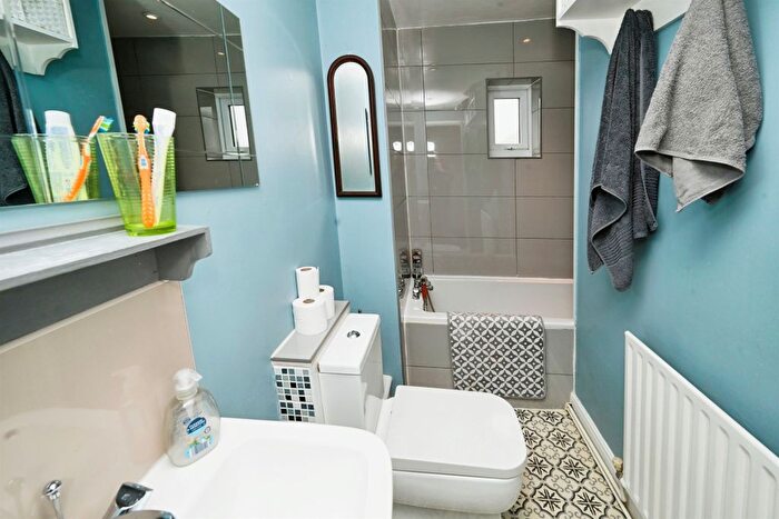 2 Bedroom End Of Terrace House For Sale In Leakes Row, Louth, LN11