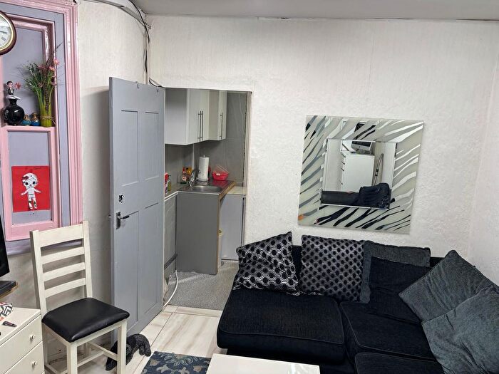 Studio To Rent In West Hendon Broadway, London, NW9