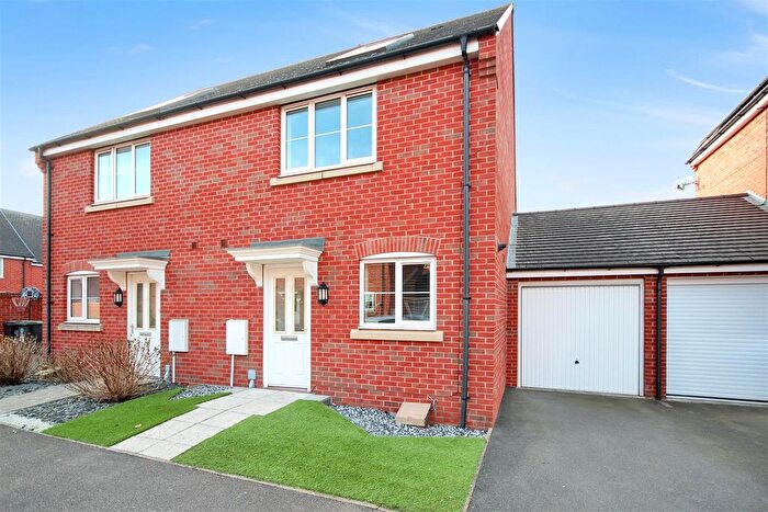 3 Bedroom Semi Detached House To Rent In Tyne Way, Rushden, NN10